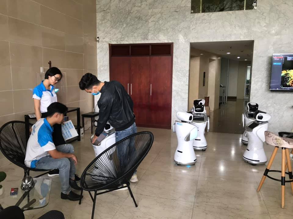 Tùng Việt chuyên cho thuê Robot tại các sự kiện