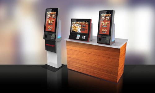 Kiosk tự phục vụ đã tác động đến hệ thống cửa hàng bán lẻ như thế nào?