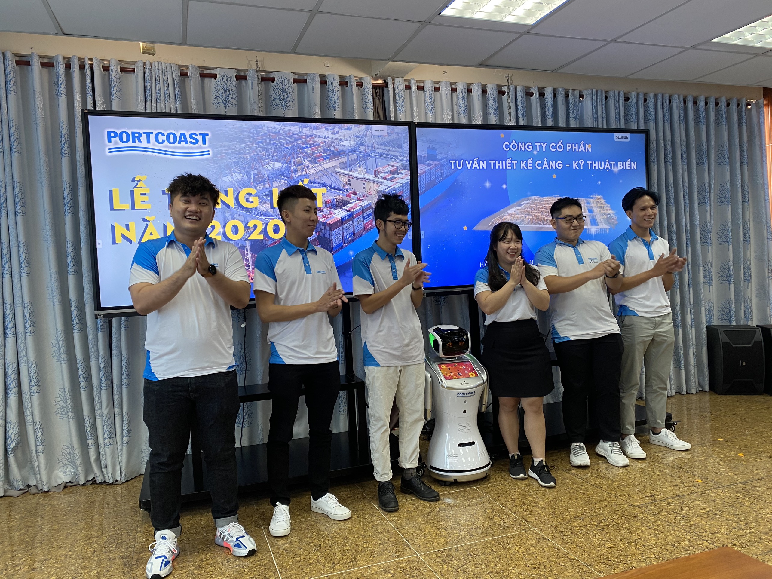 Dịch vụ cho thuê Robot sự kiện giá tốt tại Hà Nội và TP.HCM