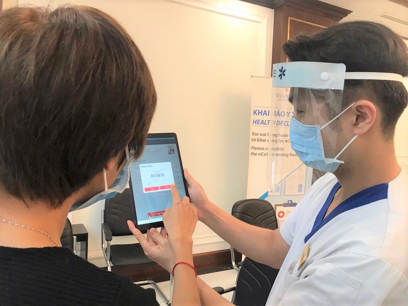 Tùng Việt cung cấp màn hình Kiosk cảm ứng trong sàng lọc và khai báo y tế
