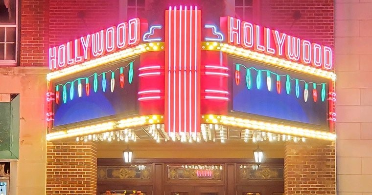 Màn hình quảng cáo, màn hình LED giúp khôi phục sự bóng bẩy của nhà hát lịch sử