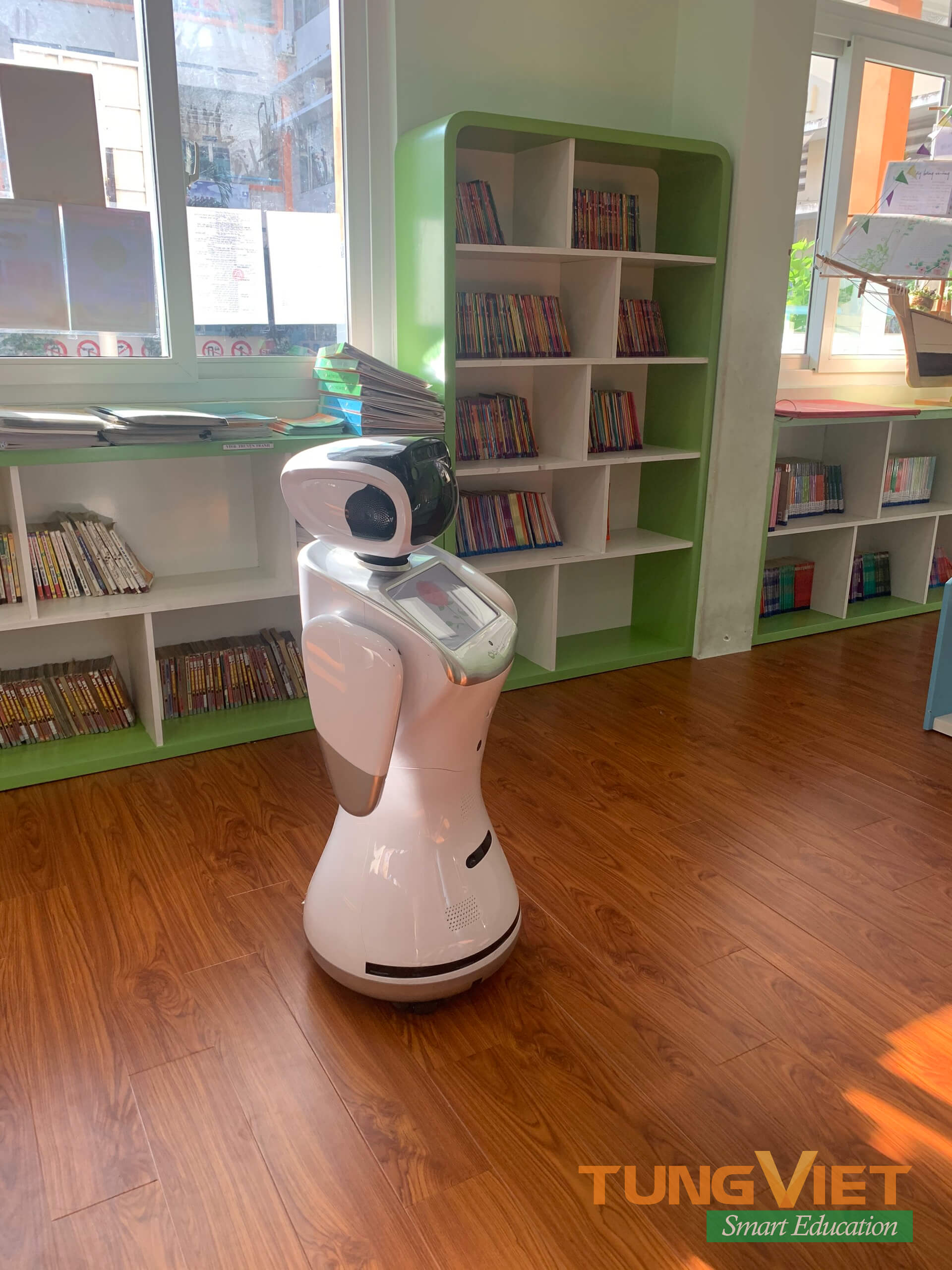 Robot, game tương tác khuấy động cùng các em học sinh