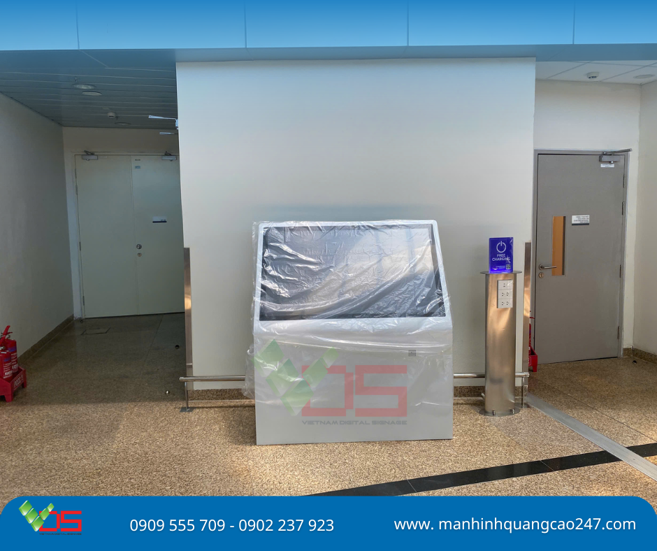 ✈️ [DỰ ÁN THỰC TẾ] BÀN GIAO MÀN HÌNH CONG CHÂN ĐỨNG TẠI SÂN BAY – NÂNG TẦM TRẢI NGHIỆM HÀNH KHÁCH 🖥️✨