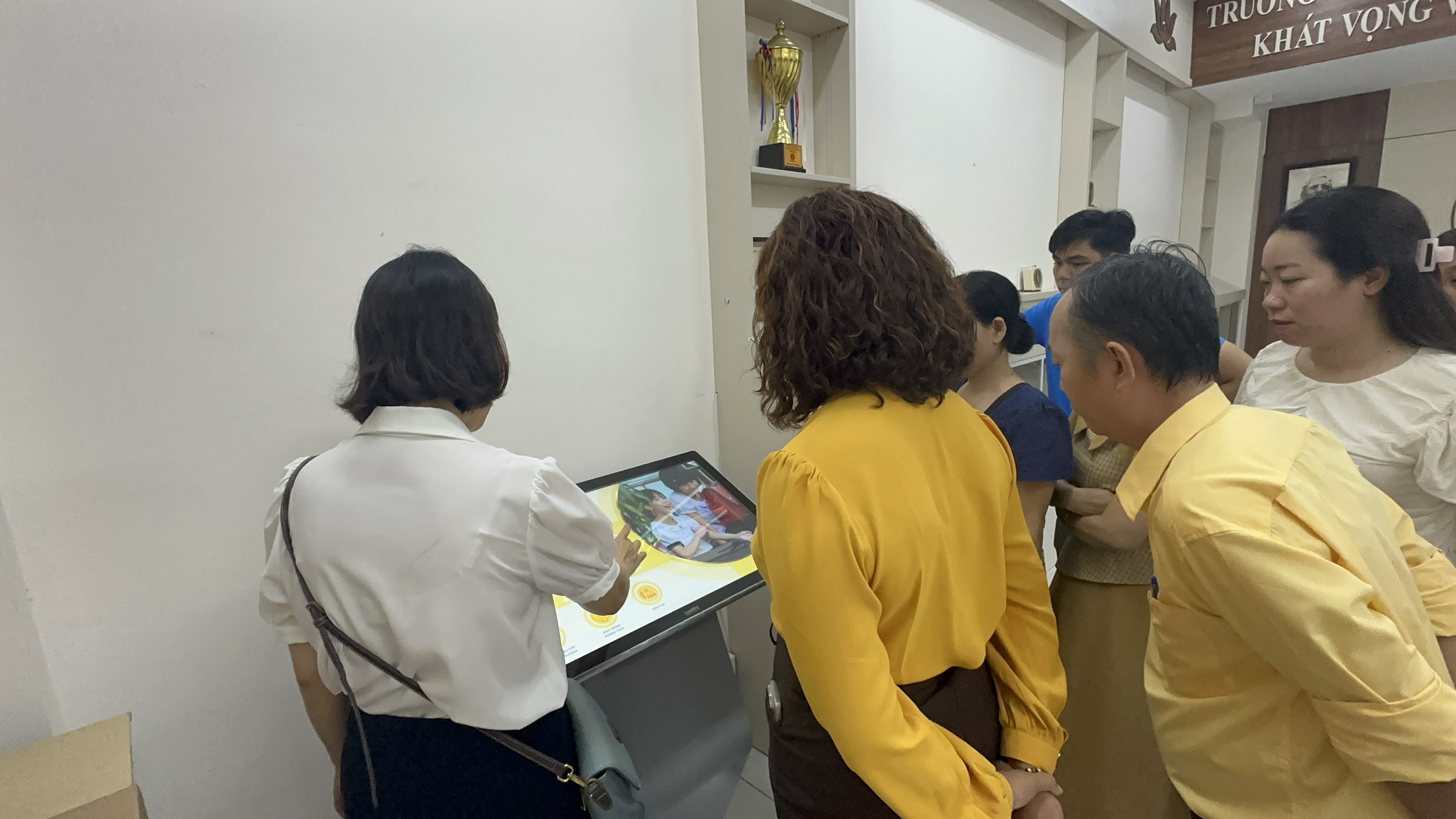 Giải Pháp Thiết Bị Trưng Bày Phòng Truyền Thống Trường Nguyễn Đình Chiểu – Nơi Lưu Giữ Hào Khí Và Truyền Thống Tự Hào