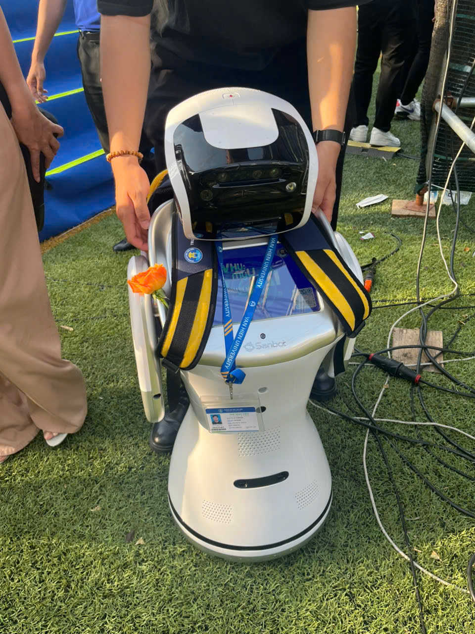 Robot Sanbot là gì? Khám phá chức năng và lợi ích của robot tại sự kiện