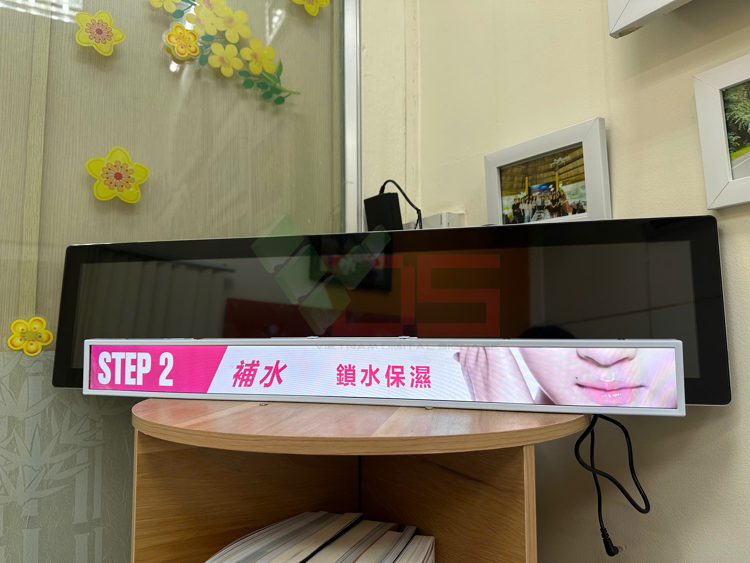 Màn hình Quảng Cáo Quầy Kệ VDS – Giải Pháp Tối Ưu cho Doanh Nghiệp Bán Lẻ