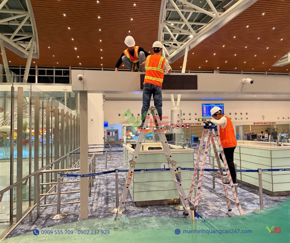 DAY 5 – CHẠM MỐC 14/23 MÀN HÌNH STRETCHED ✈️ | NHẬT KÝ THI CÔNG HỆ THỐNG MÀN HÌNH QUẢNG CÁO TẠI KHU VỰC XUẤT NHẬP CẢNH