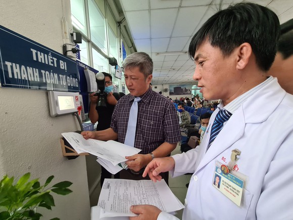 Khám chữa bệnh tại bệnh viện Chợ Rẫy không cần sử dụng tiền mặt