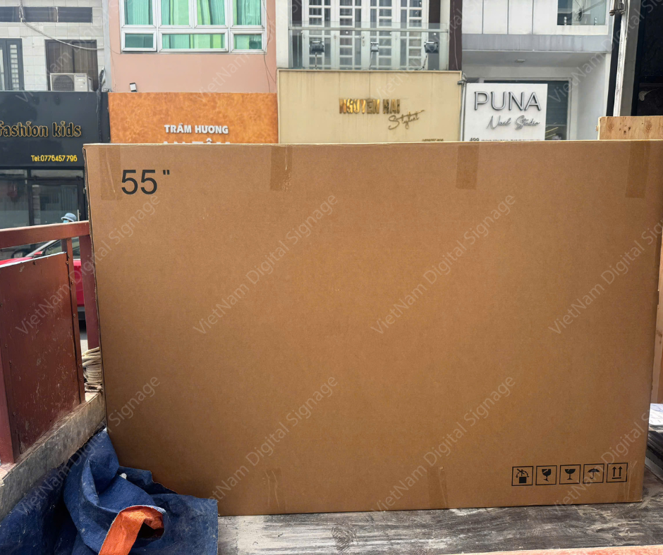 MÀN HÌNH QUẢNG CÁO NGOÀI TRỜI 55 INCH – GIẢI PHÁP HIỂN THỊ HIỆN ĐẠI, NÂNG TẦM THƯƠNG HIỆU