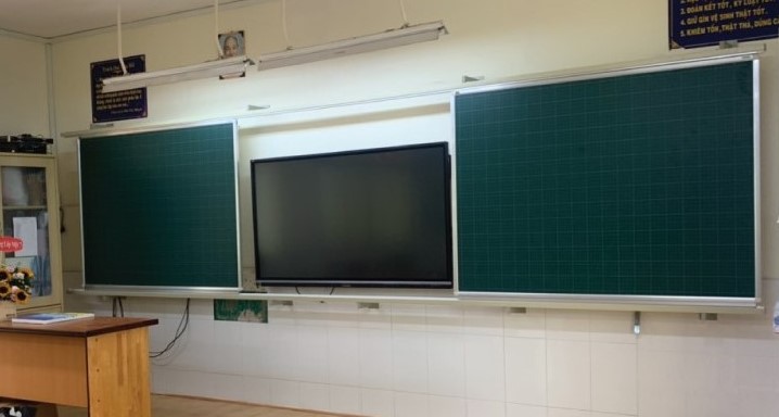 Lắp đặt màn hình tương tác 86 inch tại trường tiểu học Võ Văn Tần