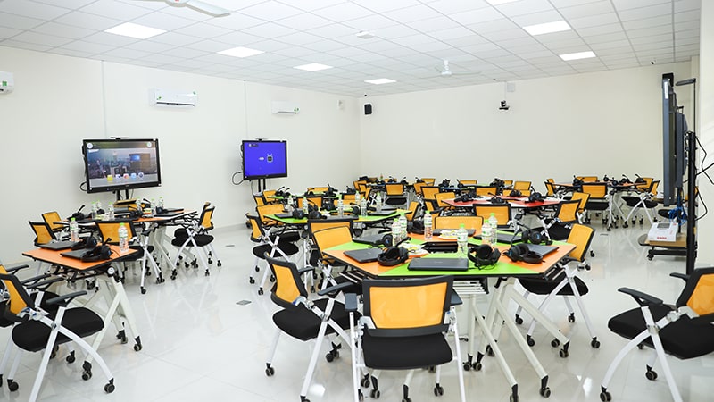 Phòng học thông minh và màn hình tương tác - sự nghiệp đổi mới giáo dục