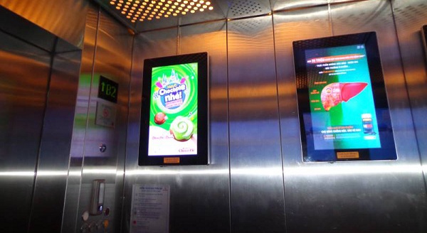 mua màn hình quảng cáo thang máy