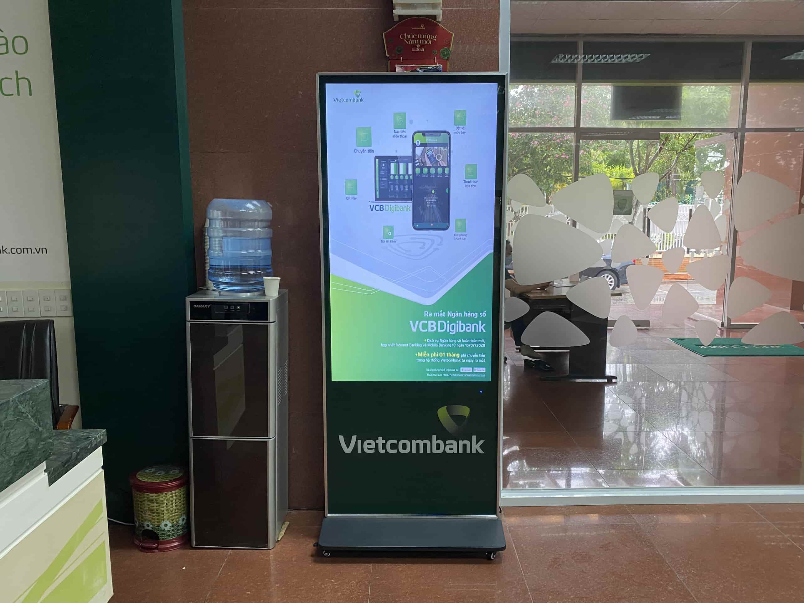 Tùng Việt lắp đặt màn hình quảng cáo chân đứng tại Hội sở Vietcombank