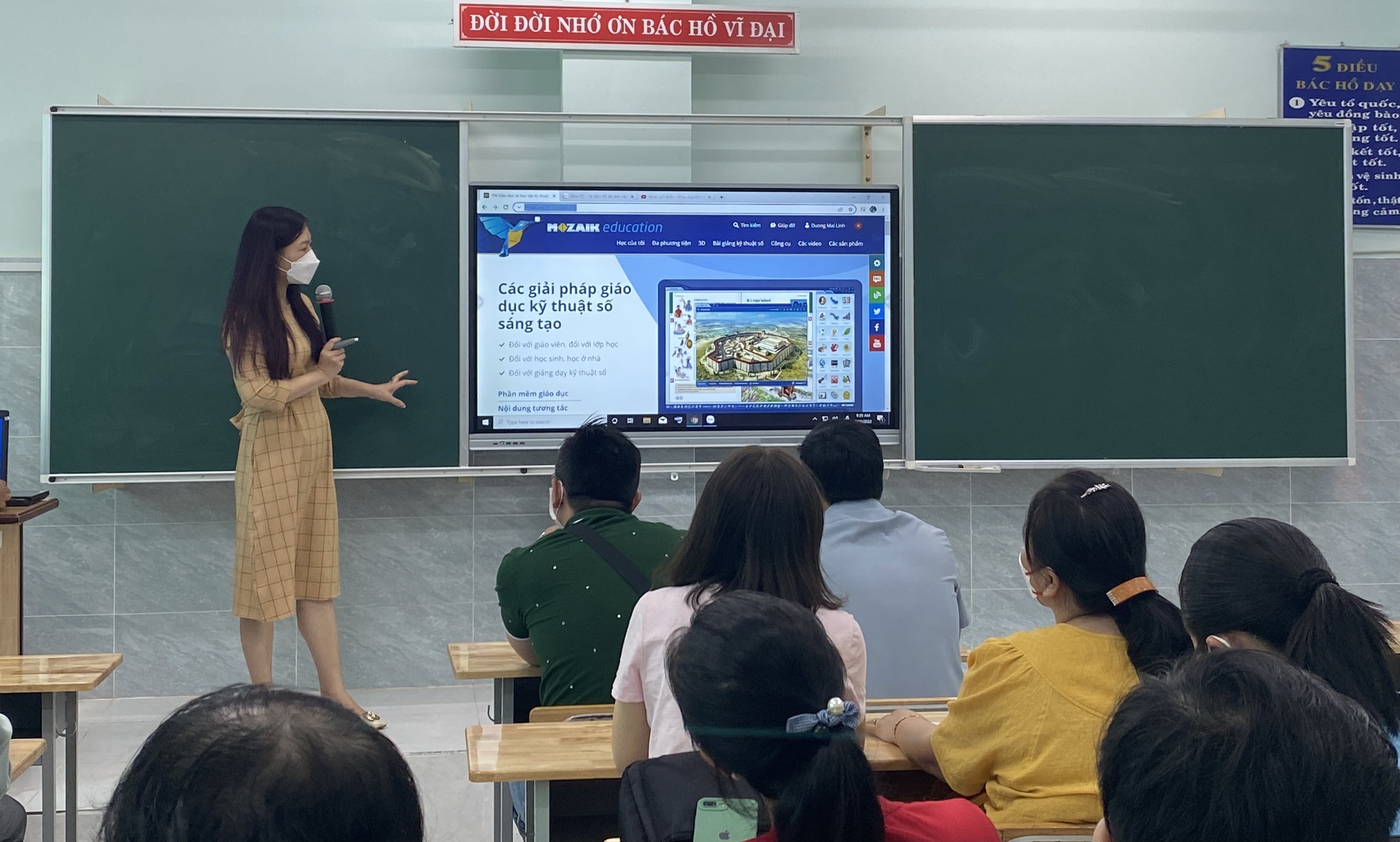 Trải nghiệm bảng trượt và màn hình LCD tại trường Tiểu học Võ Văn Tần